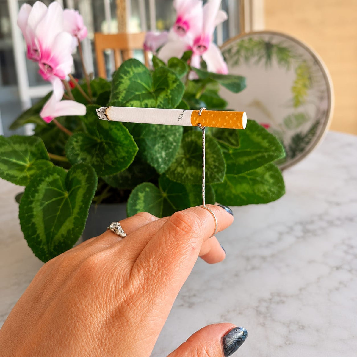 Hands-Free Smoking Ring